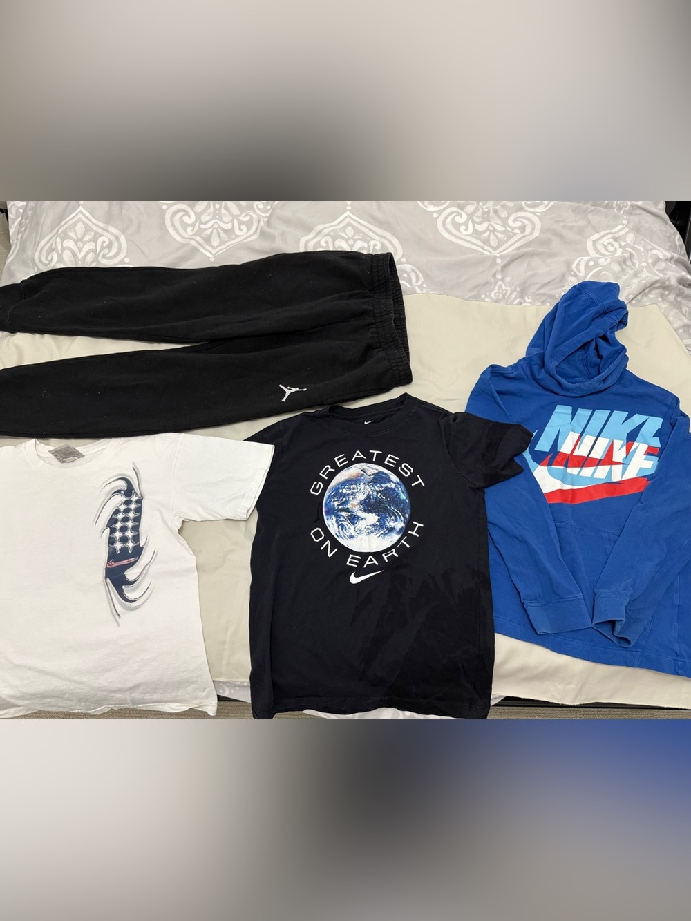 Bundle of 4 Nike Items Kids Size M-L